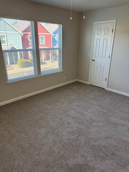 Building Photo - 2099 Hartford Dr