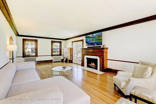 Building Photo - 570 N Edgemere Dr