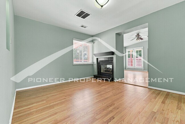 Building Photo - Stunning Home with Washer/Dryer and Gas Grill