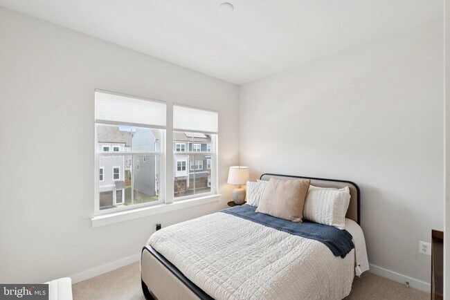 Building Photo - 1750 Blue Spruce St