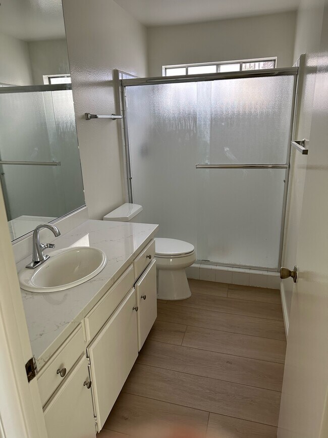 Building Photo - 836 Manhattan Ave