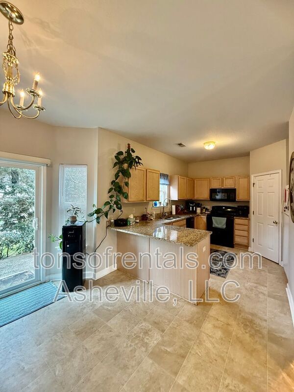 Building Photo - 23 Scottish Cir