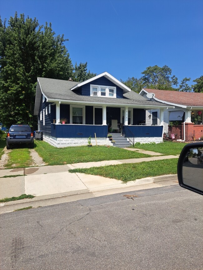 Building Photo - 934 E Mulberry St