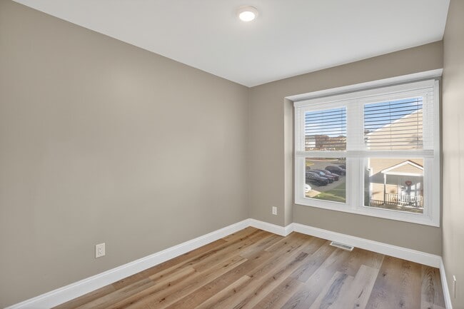 Building Photo - 3459 Howell Ct