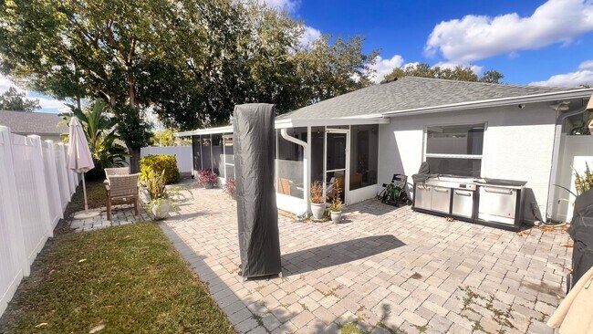 Building Photo - The Heart of Maitland: 3BD/2BA Home That F...