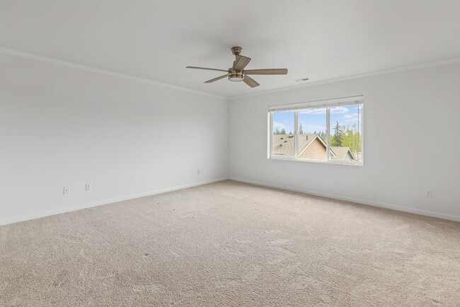 Building Photo - Immediately available 4-bedroom 3.5 bath