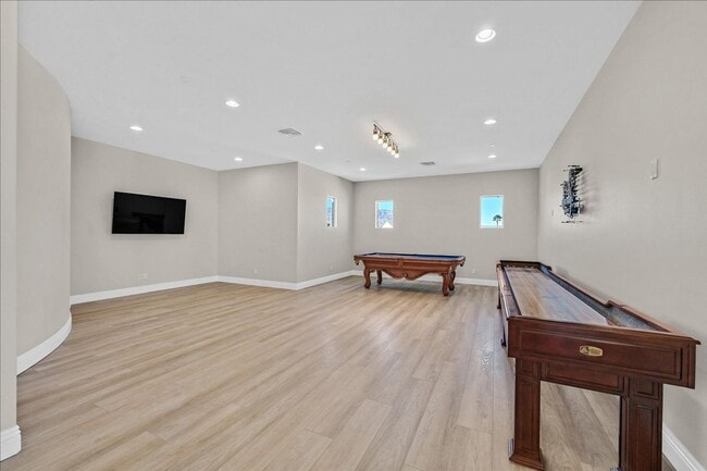Building Photo - Custom Luxury Home with Strip and Mountain Views!