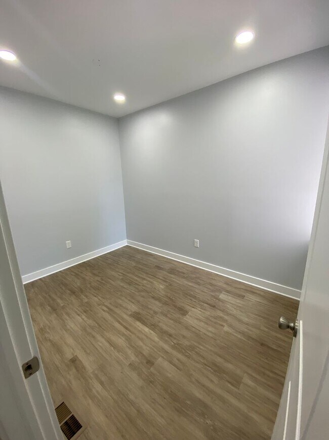 Building Photo - Newly Renovated 2 Bedroom 1 Bathroom House for Rent