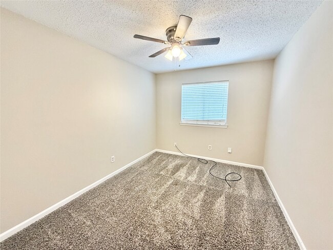 Building Photo - 11223 Willow Field Dr