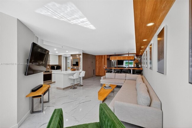 Primary Photo - 2401 Collins Ave