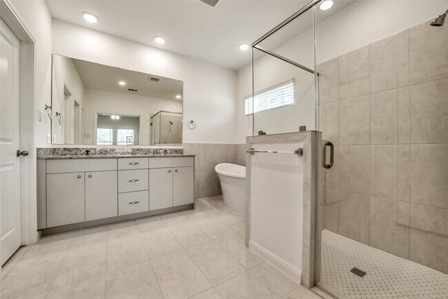 Building Photo - 11615 Moltere Dr