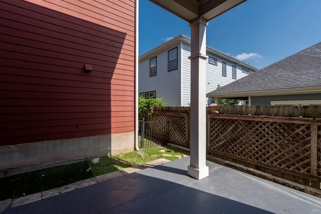Building Photo - 6704 Menchaca Rd