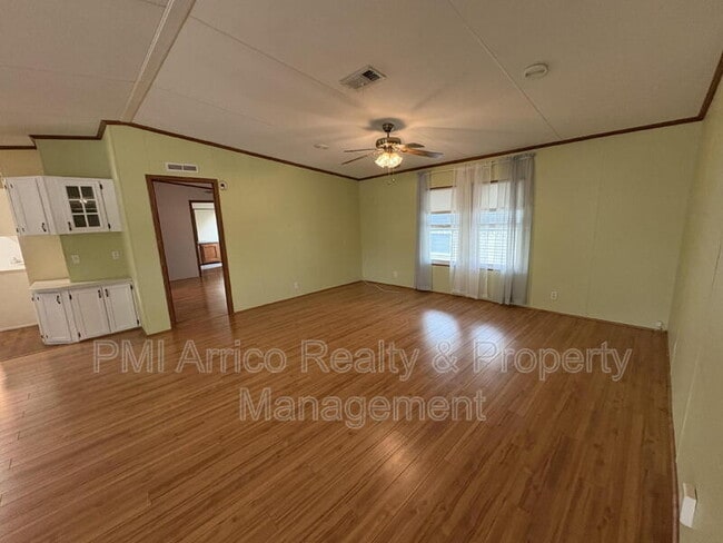 Building Photo - 616 Klickety Klak Ln