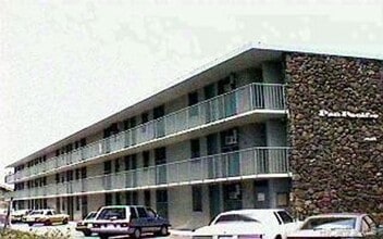 Building Photo - Kapahulu 2nd floor 1-Bedroom