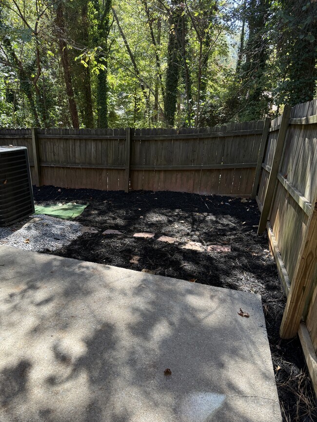 Building Photo - 6473 Klinect Ct
