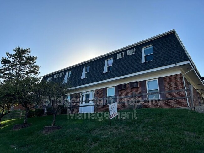 Primary Photo - 1431 Minstrel Dr