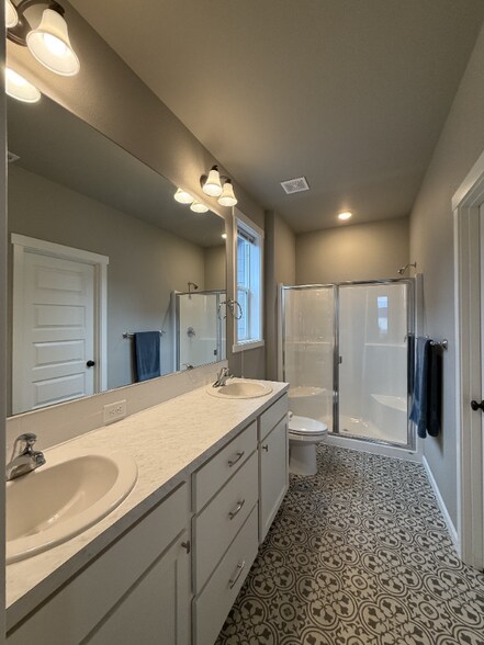 Building Photo - 9008 W Caelen Ave