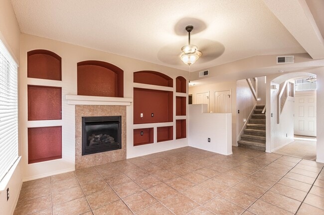 Building Photo - Gorgeous 4 bedroom 2.5 bath home in NorthEast El Paso!!
