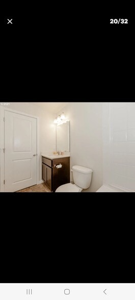 Hall bath with tub and shower - 280 Forest Ln