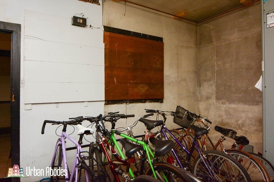 Building Photo - 4627 N Paulina St