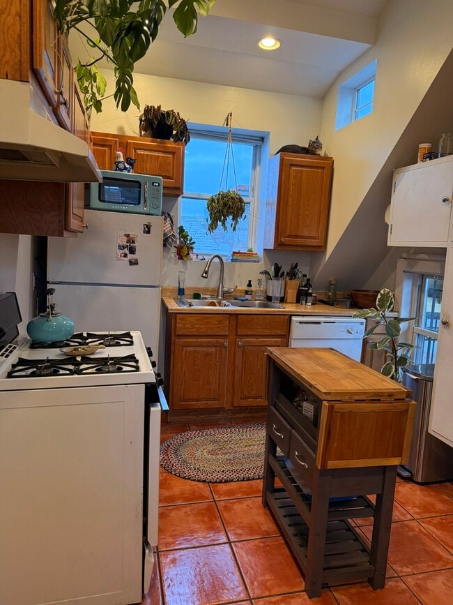 Building Photo - 1823 W Superior St