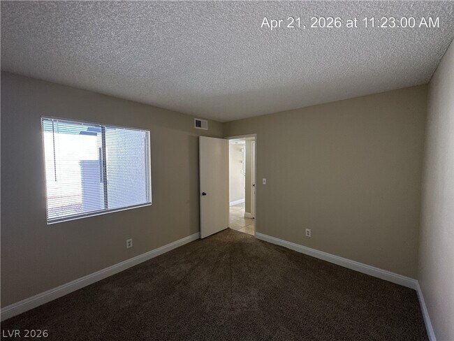 Building Photo - 329 Chastine St