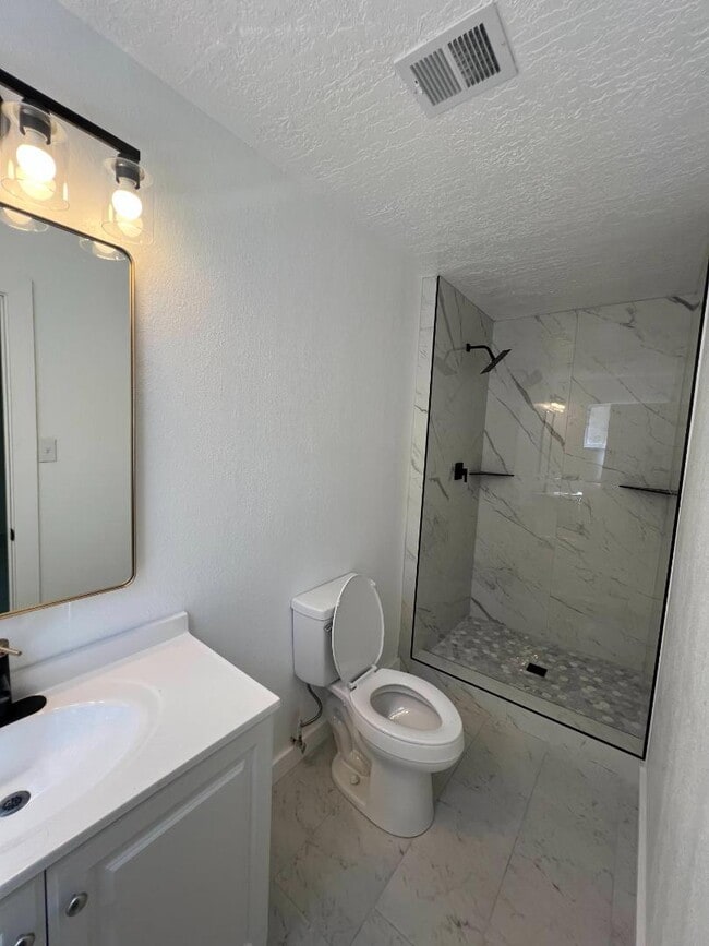 Building Photo - 11216 Baja Dr NE