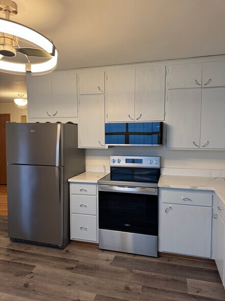 Building Photo - 610 Linden St W