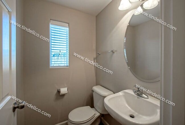 Building Photo - Cozy Townhome in Beautiful Progress Ridge-...