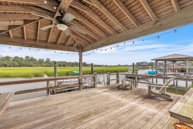 Building Photo - Gorgeous Waterfront Home on Isle of Hope