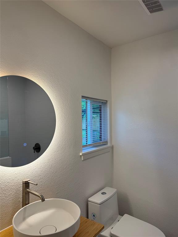 Building Photo - 6712 Bryn Mawr Dr