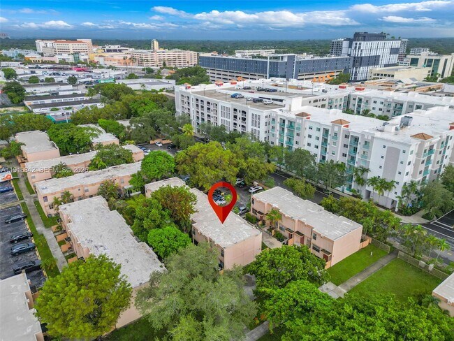 Building Photo - 6011 SW 69th St