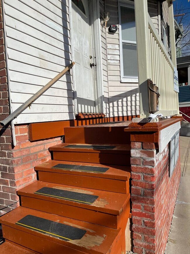 Building Photo - 95 Ring St