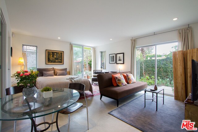 Building Photo - 1046 6th Ave