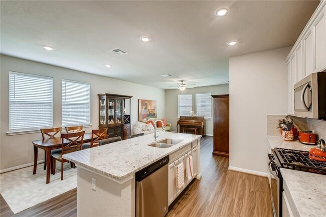 Building Photo - 105 Tucana St