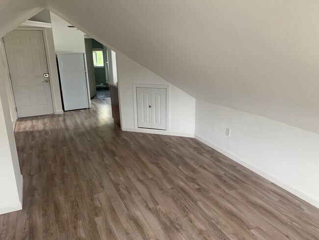 Unit 3 - Dining Area - 179 Hart St