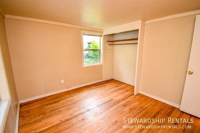 Building Photo - 5 Bd  - Close to Oregon State University!