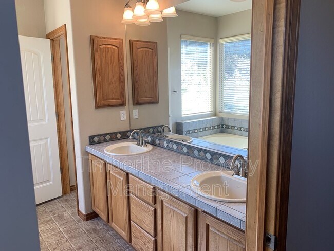 Building Photo - 15581 Lacuna Dr