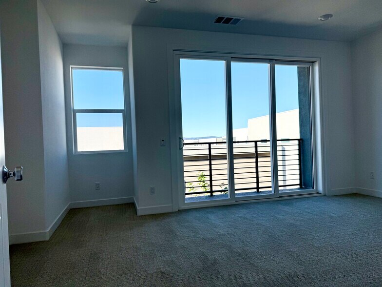 Building Photo - 26849 Laurel Mountain Loop