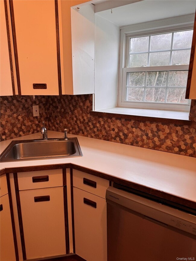 Building Photo - 101 Sylvan Ave