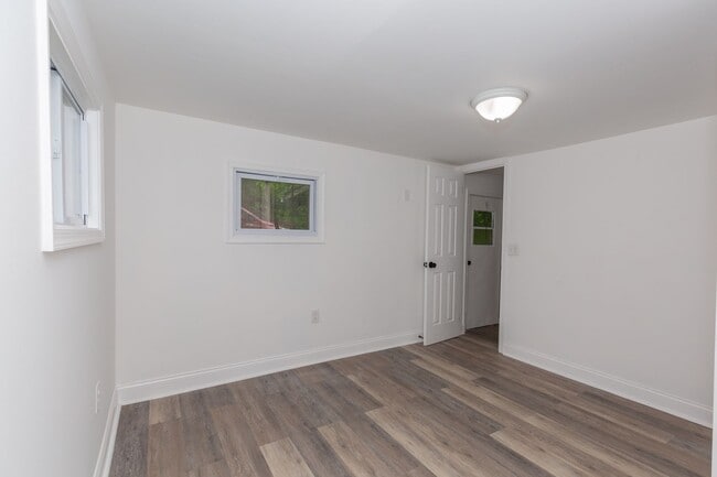Building Photo - 2 Bed/1 Bath Trailer in Berkeley Springs