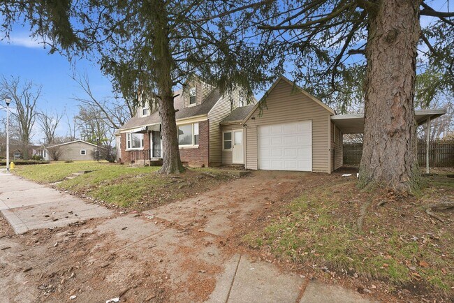 Building Photo - Freshly Updated 3BR Home with Garage & Carport
