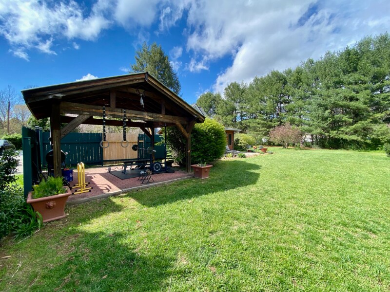 Building Photo - 12 Spruce St