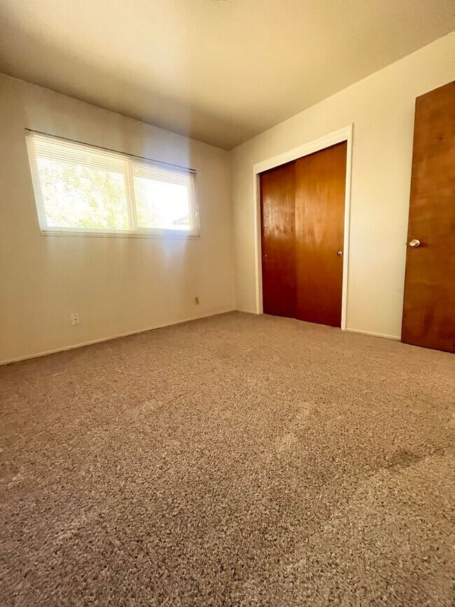 Building Photo - 3 Bedroom Home with a Backyard!!