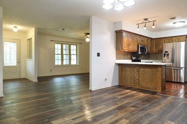 Building Photo - 16280 Hardwood Ln