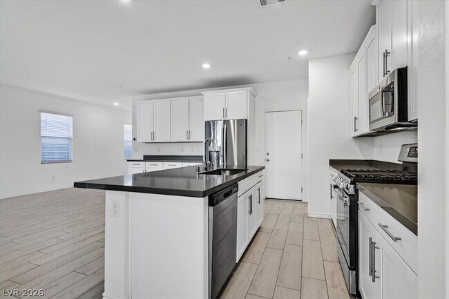 Building Photo - 303 Fletcher Fls St