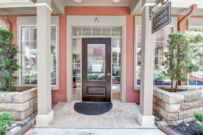 Building Photo - 2400 McCue Rd