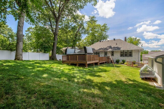 Building Photo - 354 Frieda Ave