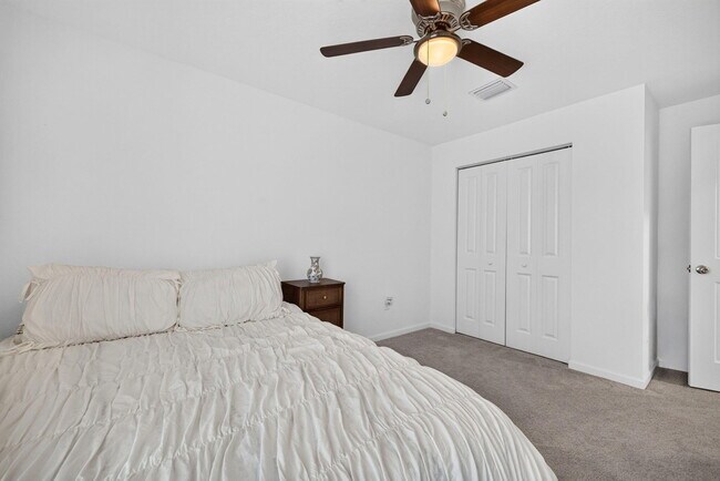 Building Photo - 5876 NW Sweetwood Dr