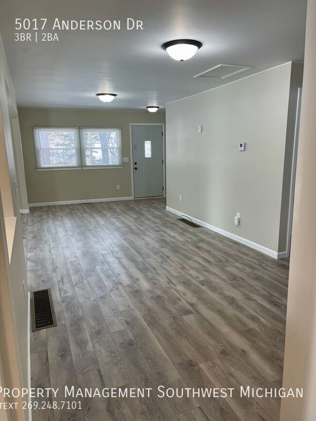 Building Photo - 5017 Anderson Dr